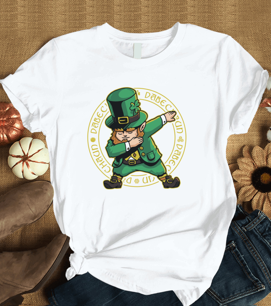 St Patrick's Day Dabbing Leprechaun with Shamrock Hat T-Shirt