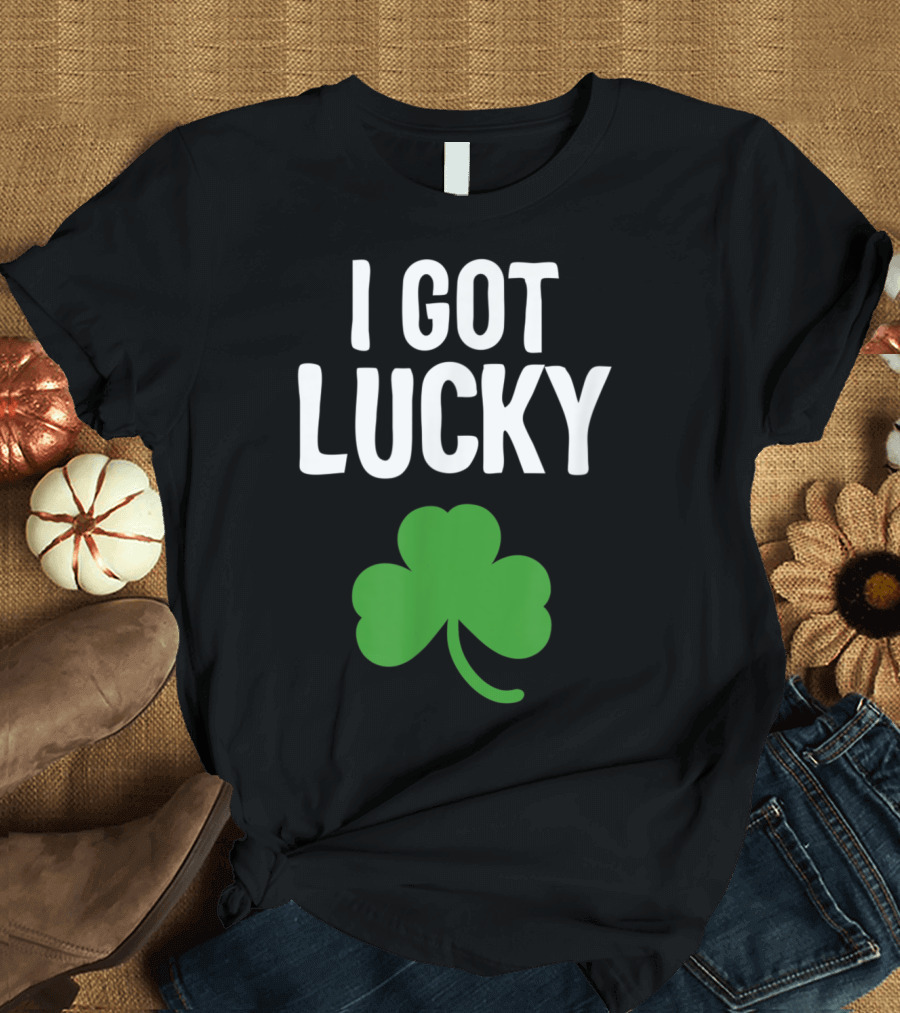 I Got Lucky Dad St Patrick's Day Pregnancy Announcement Shamrock T-Shirt