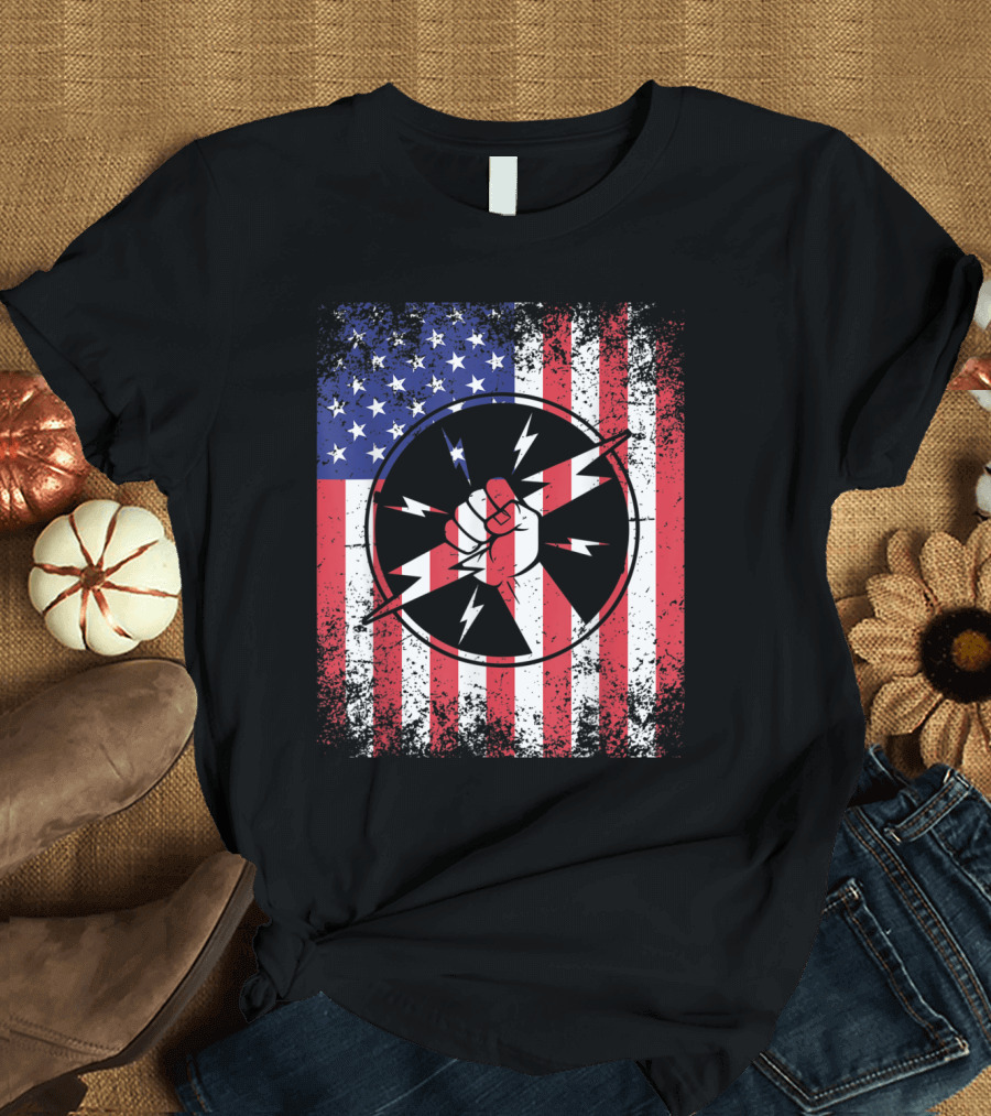 USA Flag Patriotic Electrician Dad with Lightning Fist T-Shirt