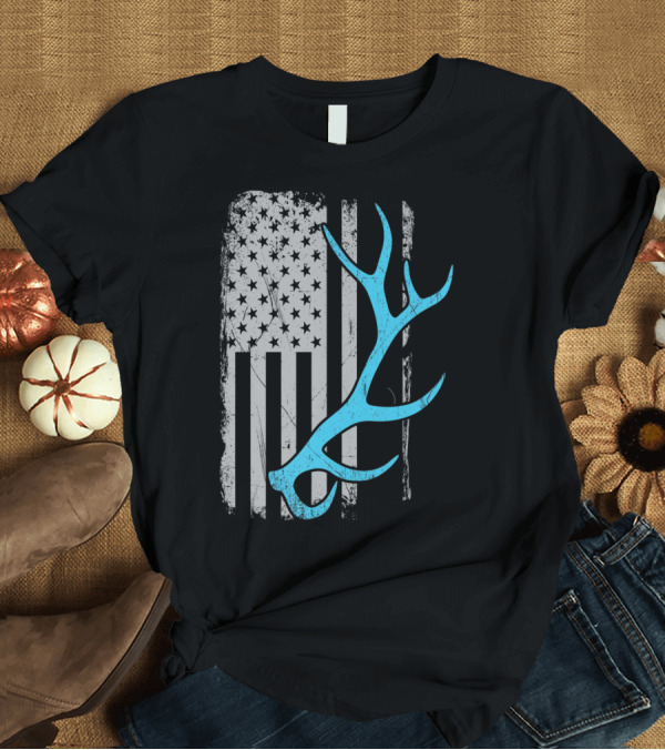 T-Shirt: Vintage American Elk Hunter Antler with Distressed Flag T-Shirt Vintage American Elk Hunter Antler with Distressed Flag T-Shirt