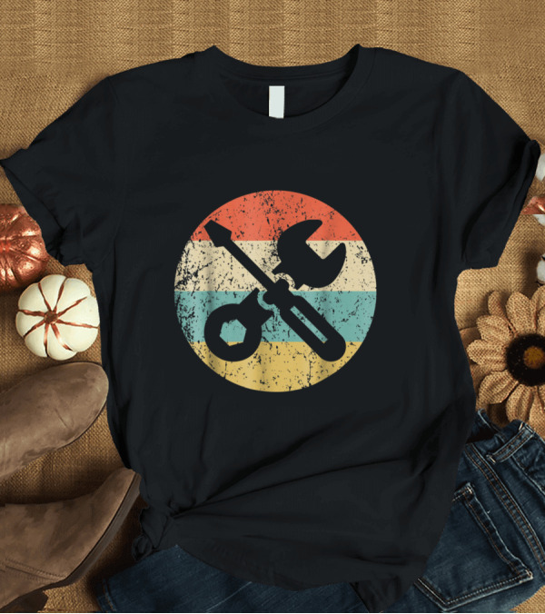 T-Shirt: Car Mechanic Screwdriver Wrench Vintage Stripes Circle T-Shirt Car Mechanic Screwdriver Wrench Vintage Stripes Circle T-Shirt