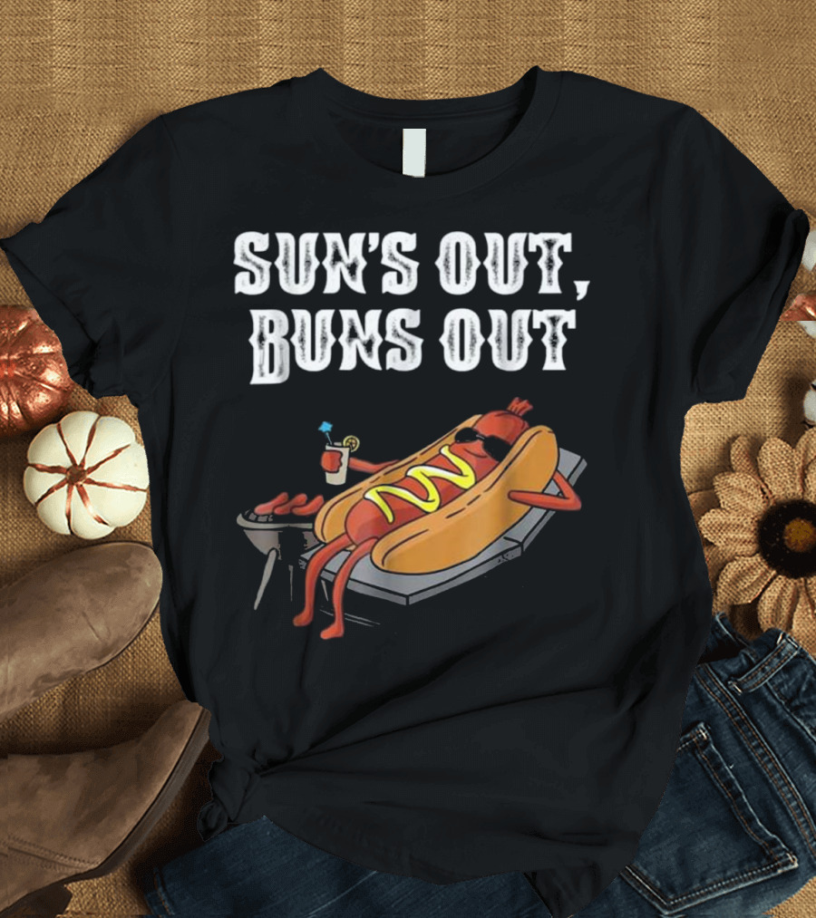 SUN'S OUT BUNS OUT Hot Dog Summer Humor with Beach Chair and Drink T-Shirt