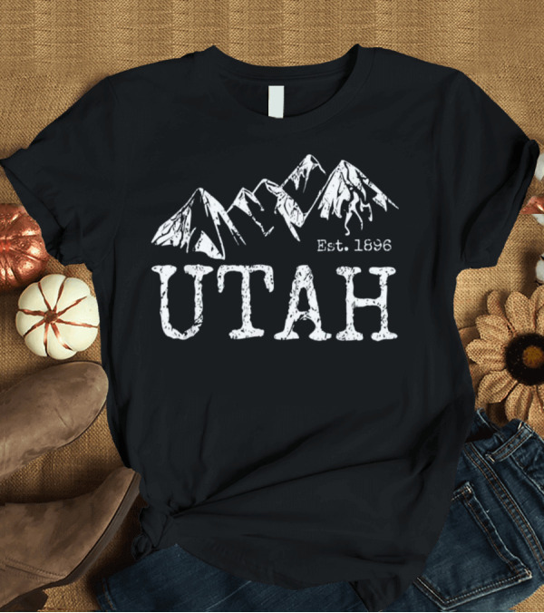 T-Shirt: Utah Vintage Distressed Mountain Est. 1896 T-Shirt Utah Vintage Distressed Mountain Est. 1896 T-Shirt