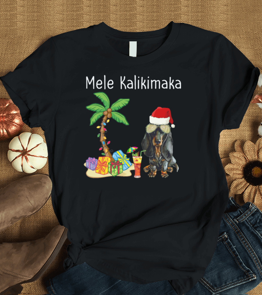 Mele Kalikimaka Santa Dachshund by Palm Tree with Christmas Gifts and Tropical Drink T-Shirt