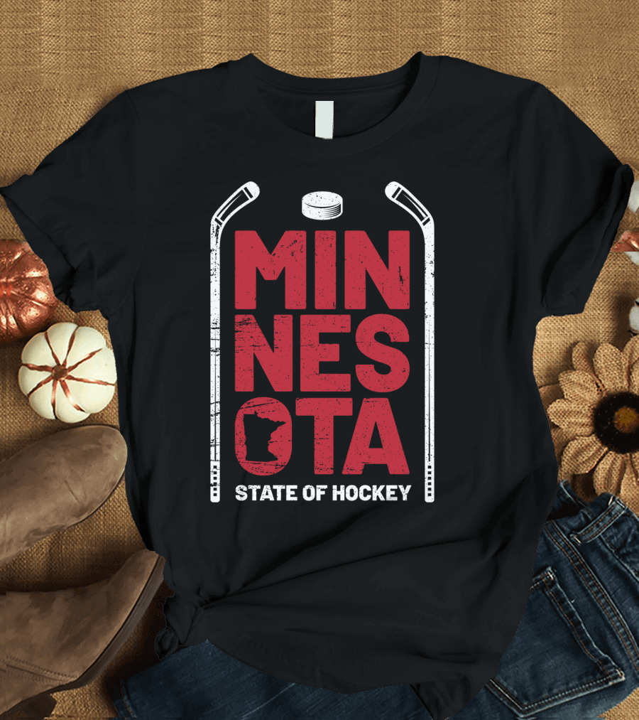 MINNESOTA STATE OF HOCKEY MN STATE MAP HOCKEY STICKS PUCK T-Shirt