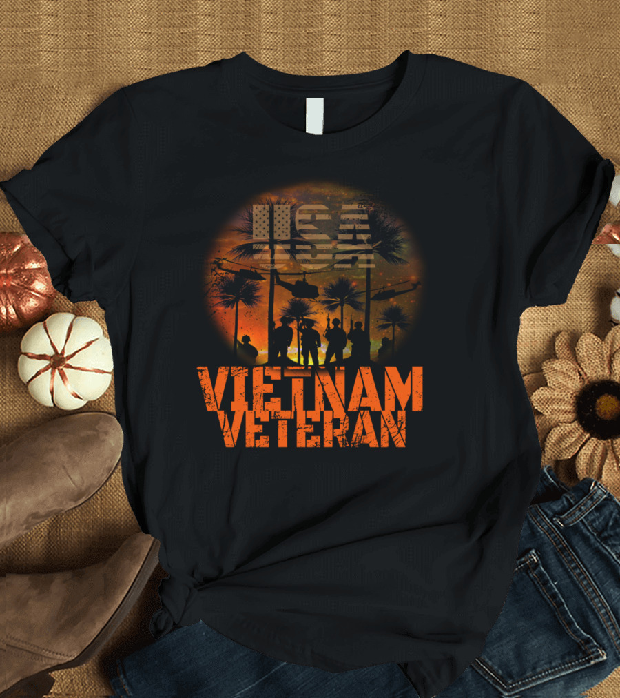 Vietnam Veteran USA Military Service Helicopter Silhouette Palm Trees Sunset T-Shirt