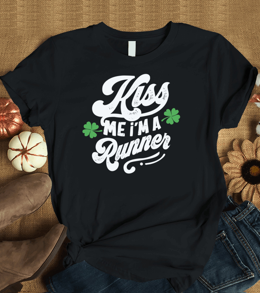 Kiss Me I'm A Runner St Patrick's Day Shamrock Green T-Shirt