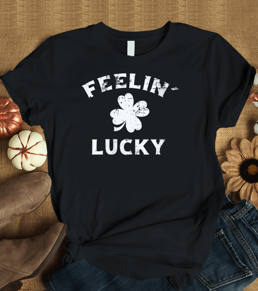 Feelin' Lucky Vintage St Patrick's Day Shamrock T-Shirt