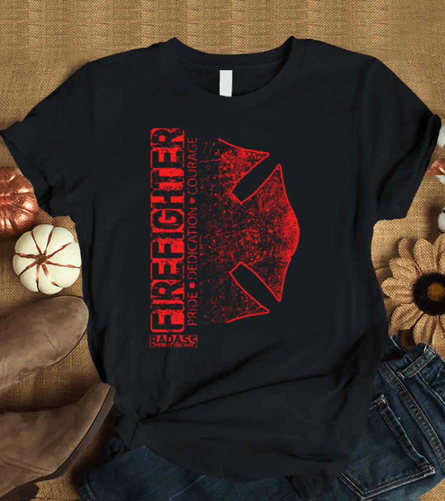 Firefighter Pride Dedication Courage Red Maltese Cross Badge T-Shirt