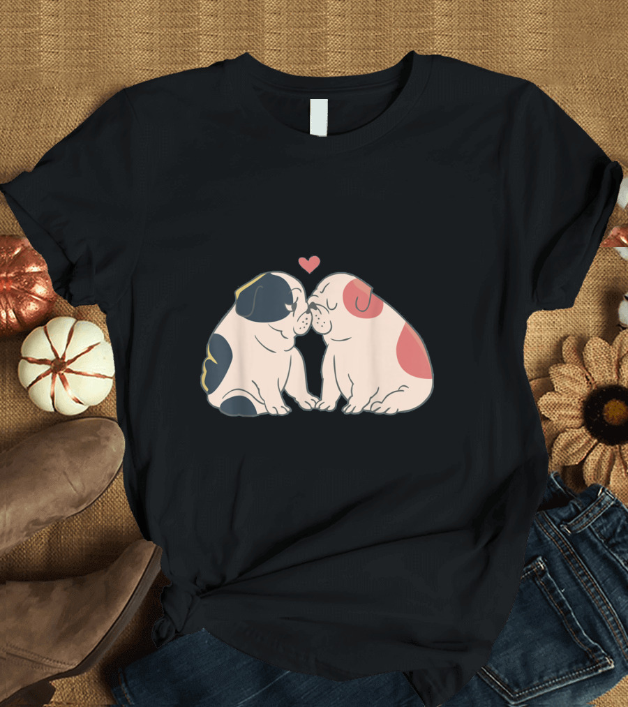 English Bulldog Kisses Romantic Couple Bulldogs Heart T-Shirt