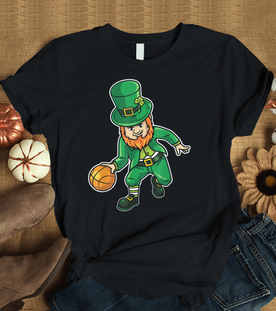 Lucky Leprechaun Dribbling Basketball St Patricks Day March T-Shirt