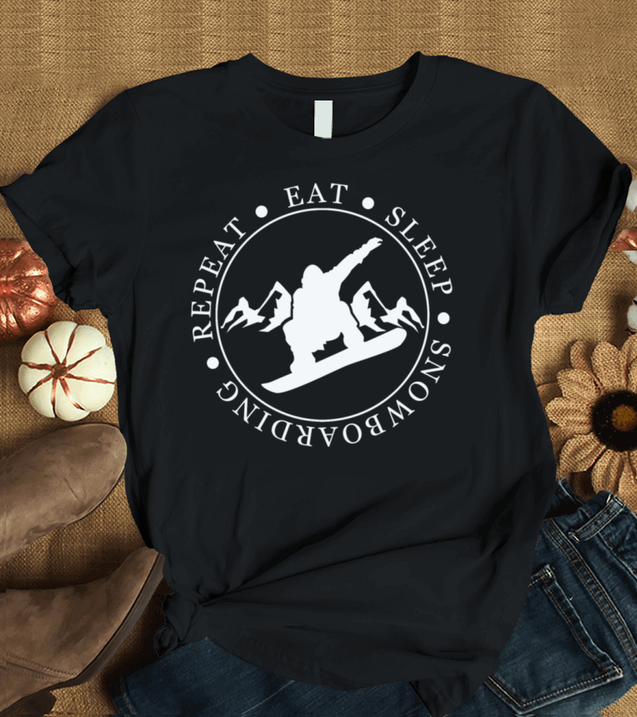 Eat Sleep Snowboarding Repeat Snowboarder in Mountain Circle T-Shirt