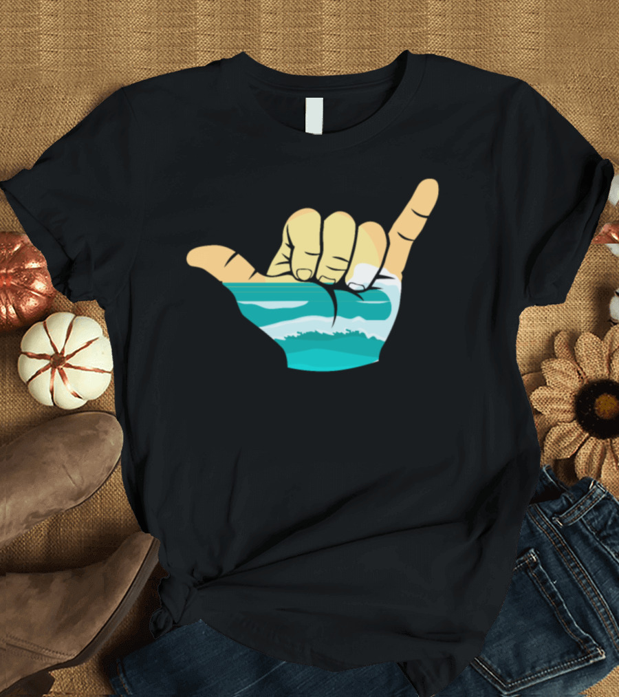 Hang Loose Shaka Hand Gesture with Ocean Waves 82oqc T-Shirt
