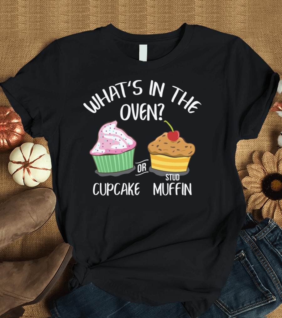 WHAT'S IN THE OVEN CUPCAKE OR STUD MUFFIN BAKERY PASTRY CONFECTIONER BAKING T-Shirt