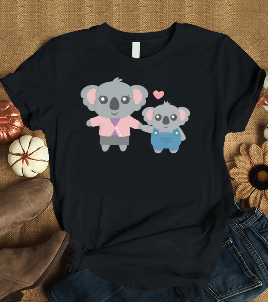 Koala Bear Mum and Child Holding Hands with Heart T-Shirt