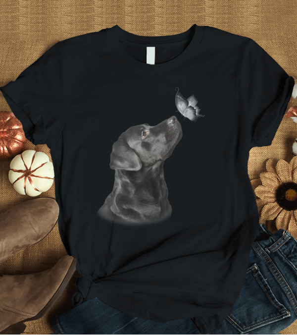 T-Shirt: Labrador Retriever with Butterfly Gaze T-Shirt Labrador Retriever with Butterfly Gaze T-Shirt