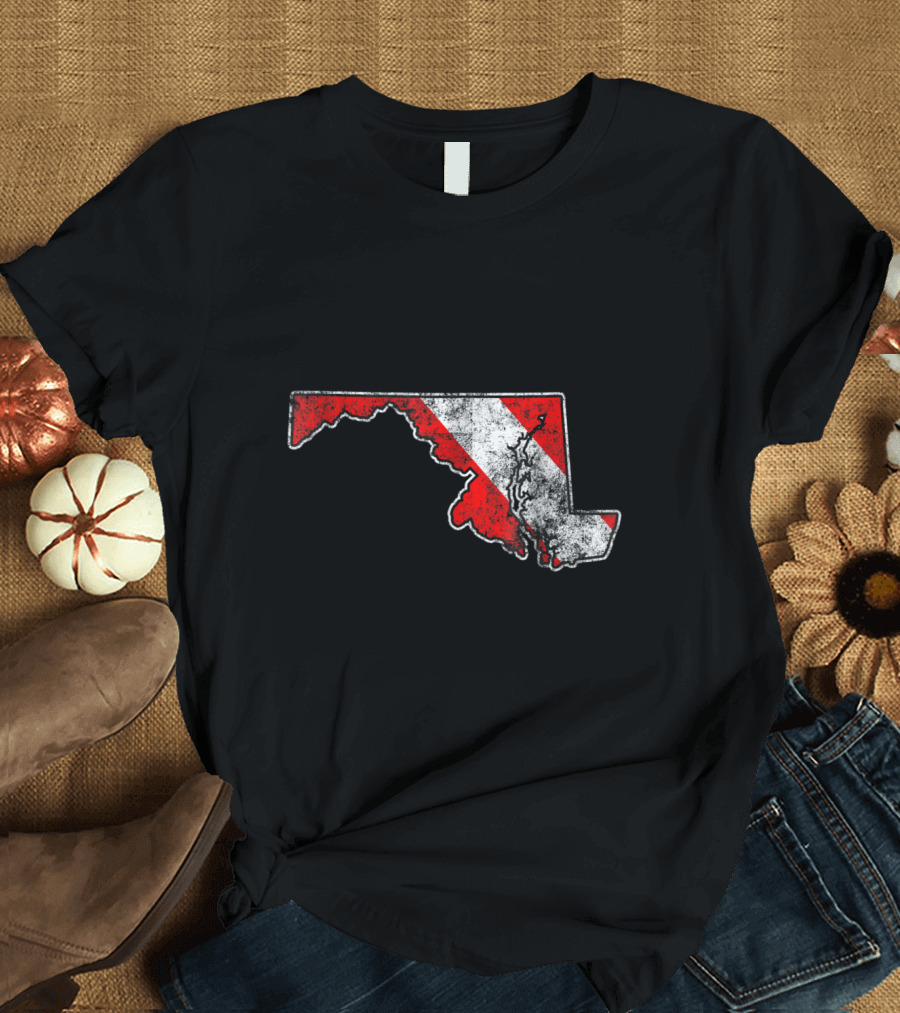 Vintage Maryland Scuba Dive Flag Map Divin Shape with Distressed Red and White Diver Flag T-Shirt