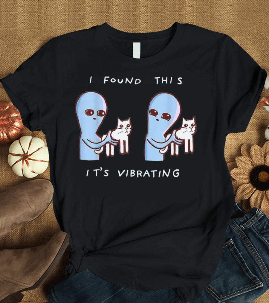 I Found This It's Vibrating Funny Alien Cat Humor T-Shirt