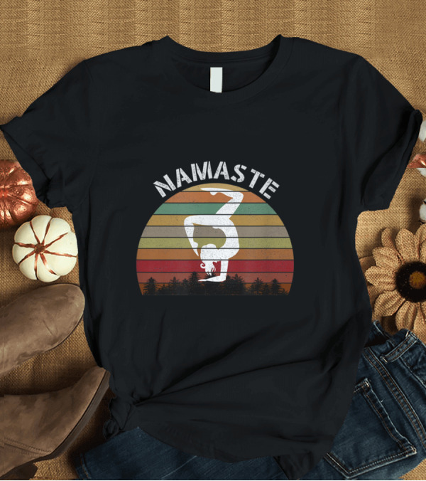 T-Shirt: Namaste Vintage Yoga Me Sunset Scene T-Shirt Namaste Vintage Yoga Me Sunset Scene T-Shirt