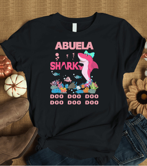 T-Shirt: ABUELA SHARK DOO DOO DOO DOO DOO DOO T-Shirt ABUELA SHARK DOO DOO DOO DOO DOO DOO T-Shirt