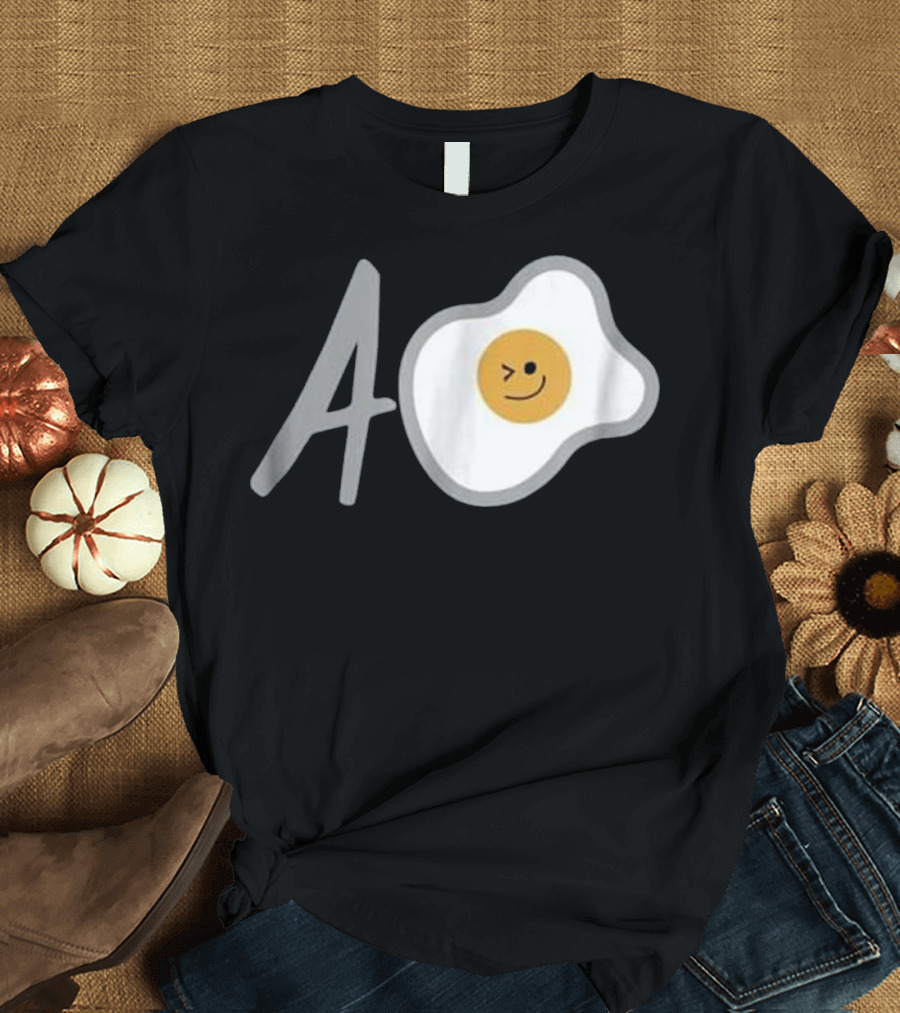 A Winking Egg Smiley Face Pun Latin T-Shirt
