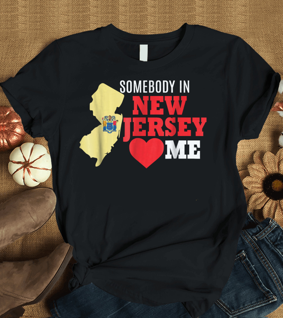 Somebody in New Jersey Loves Me Map Crest Heart T-Shirt