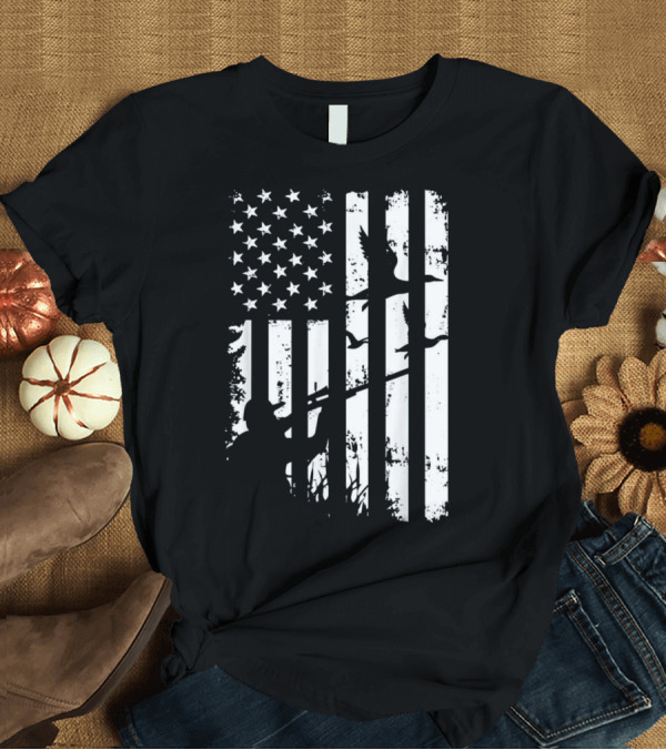 T-Shirt: Cool USA Flag Duck Hunting Outdoor Scene T-Shirt Cool USA Flag Duck Hunting Outdoor Scene T-Shirt