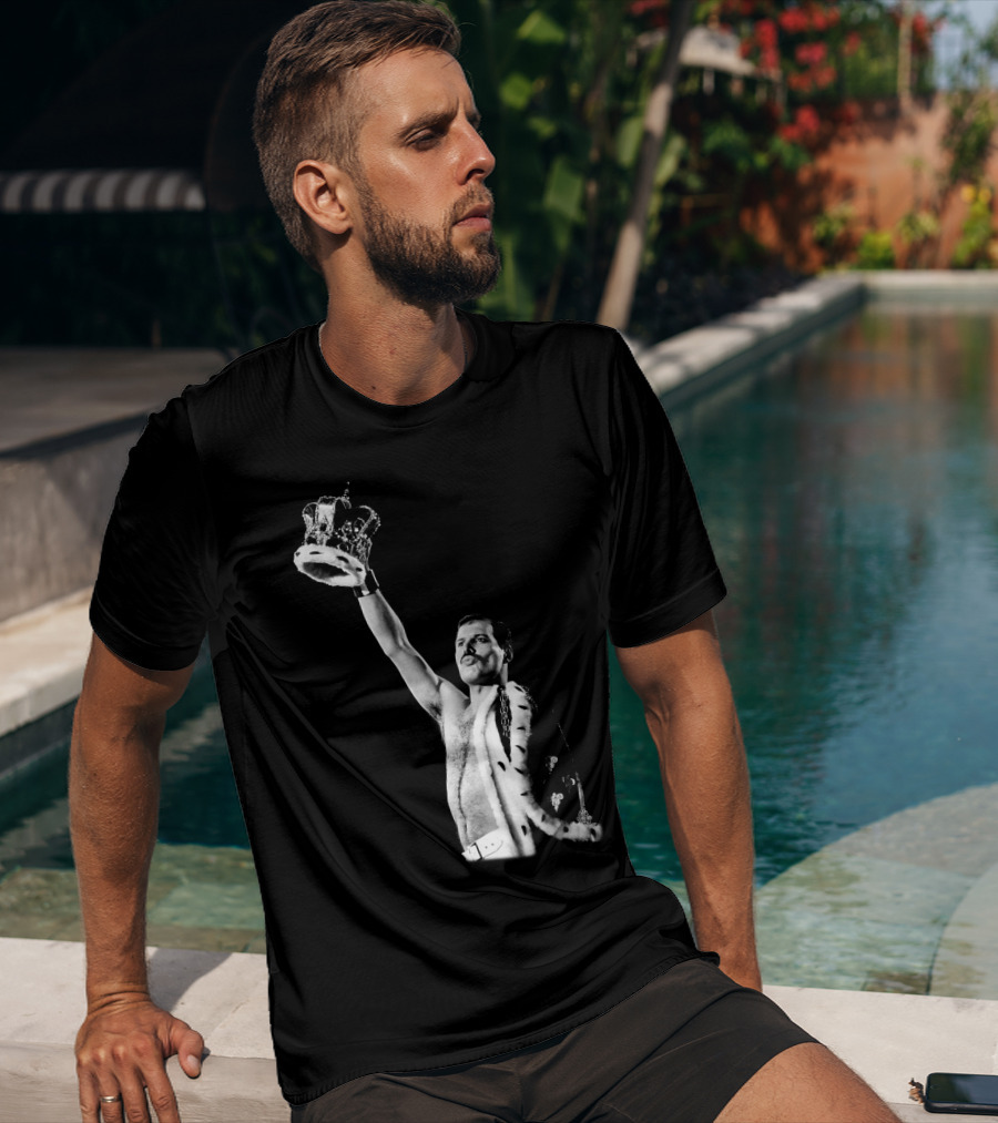 Qun Freddie Mercury Raising Crown Iconic Moment T-Shirt