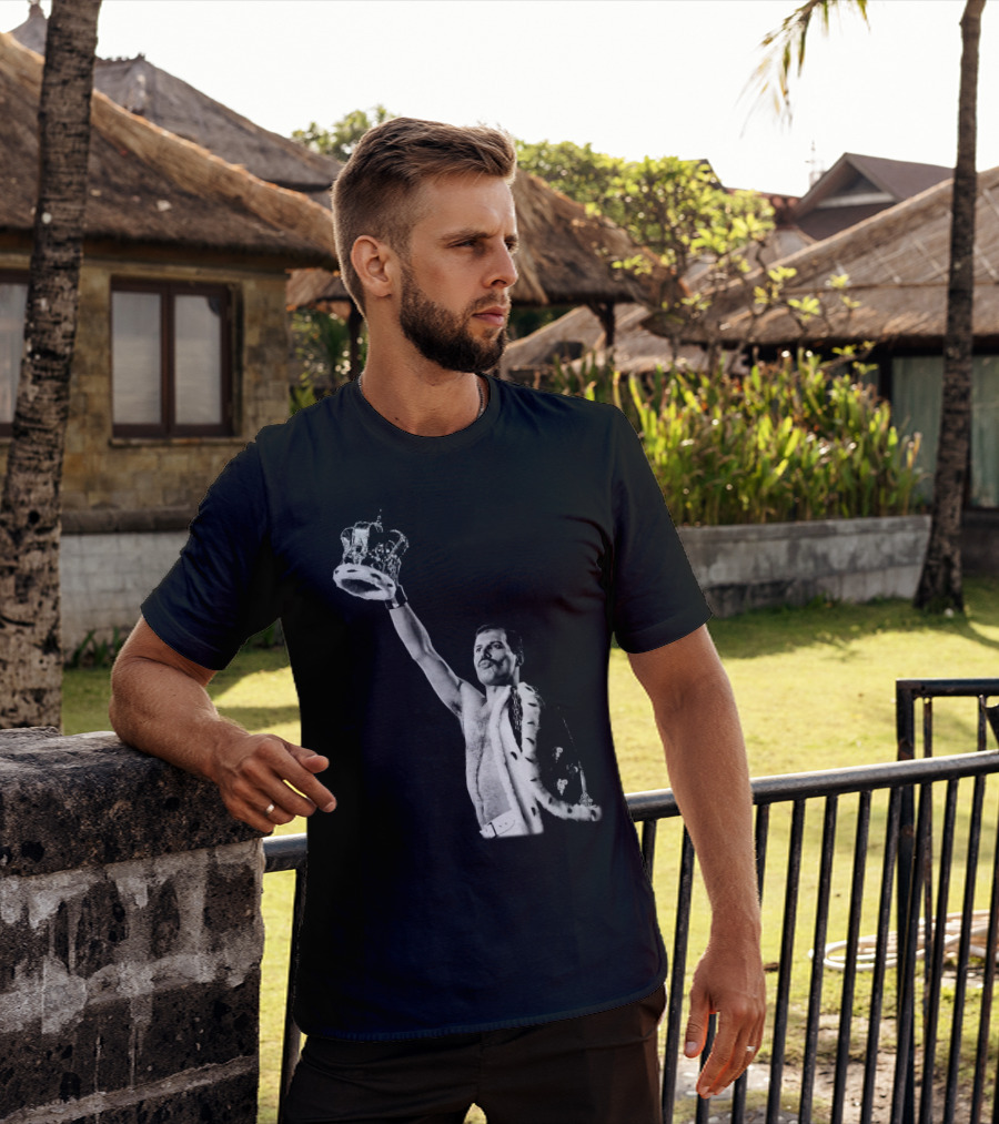 Qun Freddie Mercury Raising Crown Iconic Moment T-Shirt
