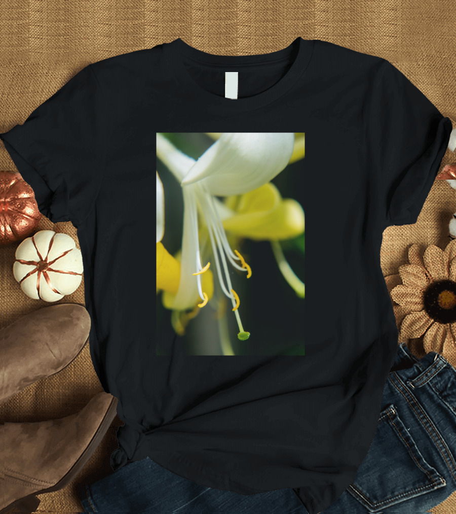 Close Up Art Prin Honeysuckle Blossom T-Shirt