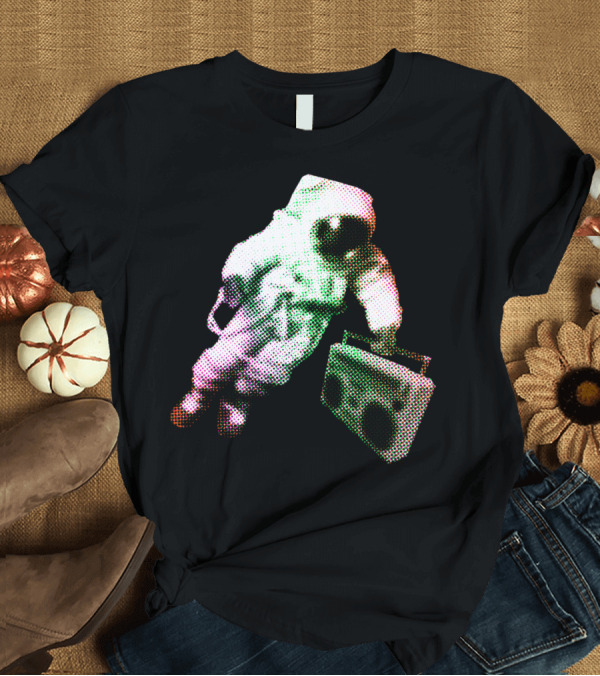 T-Shirt: Spaceman Boombox Halftone Pop T-Shirt Spaceman Boombox Halftone Pop T-Shirt