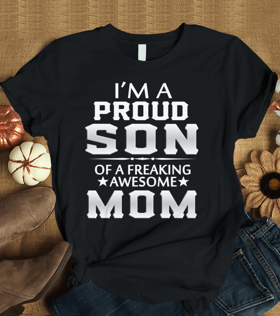 I'M A PROUD SON OF A FREAKING AWESOME MOM T-Shirt
