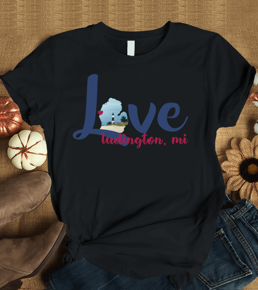 Love Ludington MI Lighthouse Heart Michigan Map T-Shirt