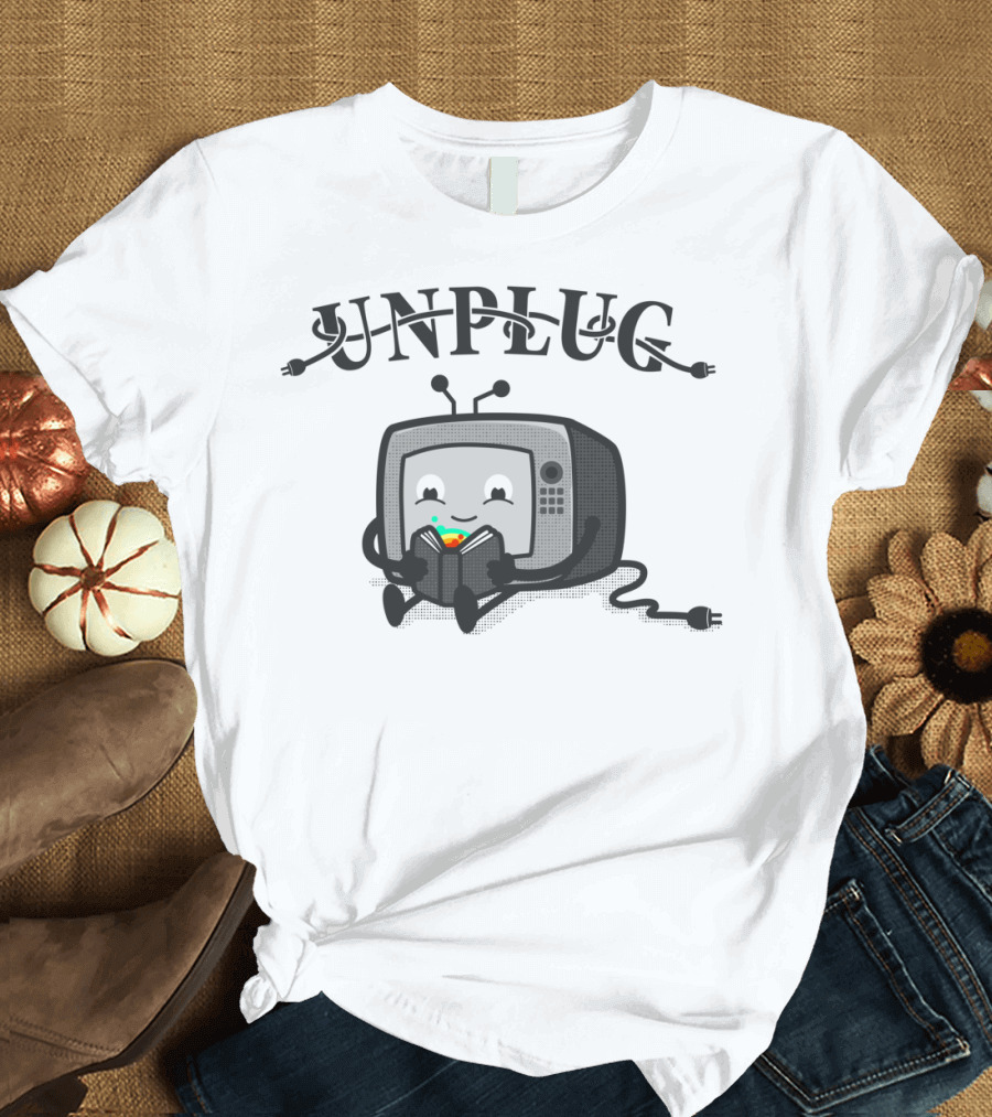 UNPLUG TV Reading Book Vintage Robot T-Shirt