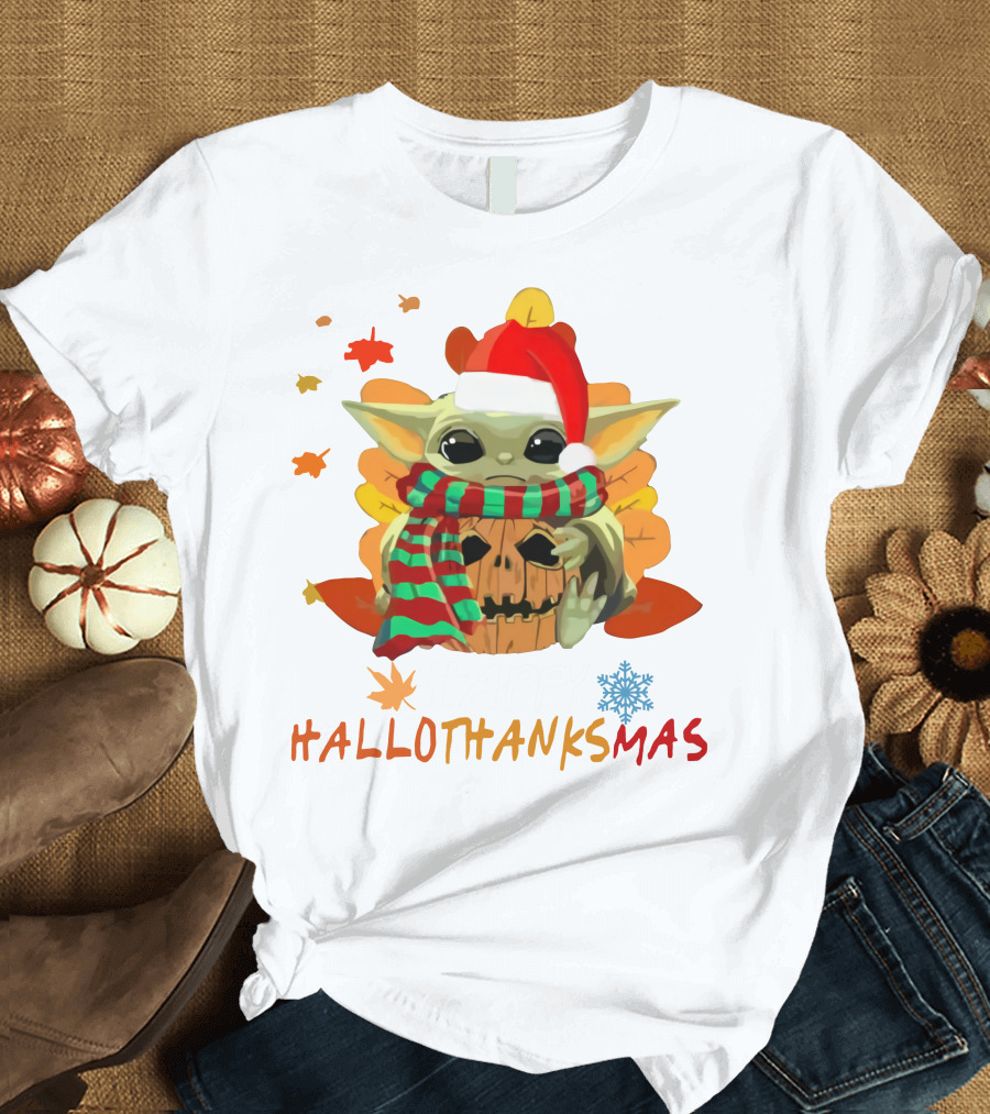 HAPPY HALLOTHANKSMAS BABY YODA PUMPKIN SANTA HAT FALL LEAVES SNOWFLAKE T-Shirt