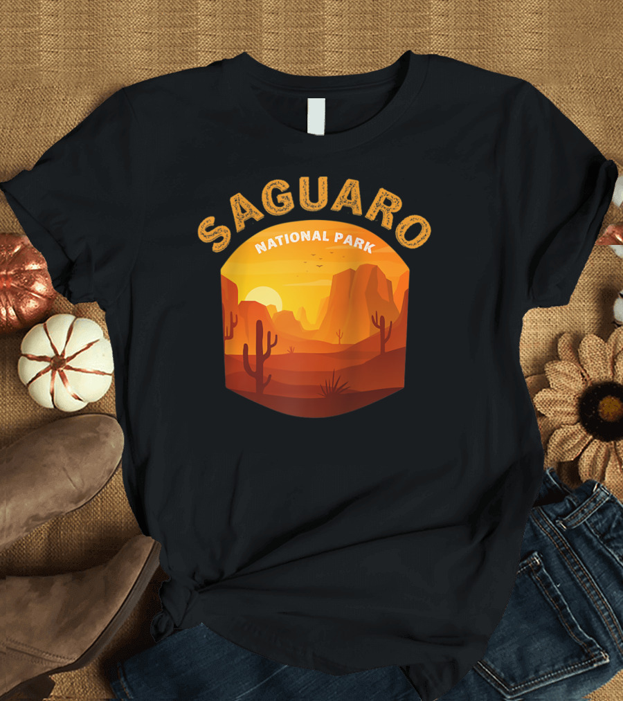 Saguaro National Park Desert Sunset Cactus景観 T-Shirt