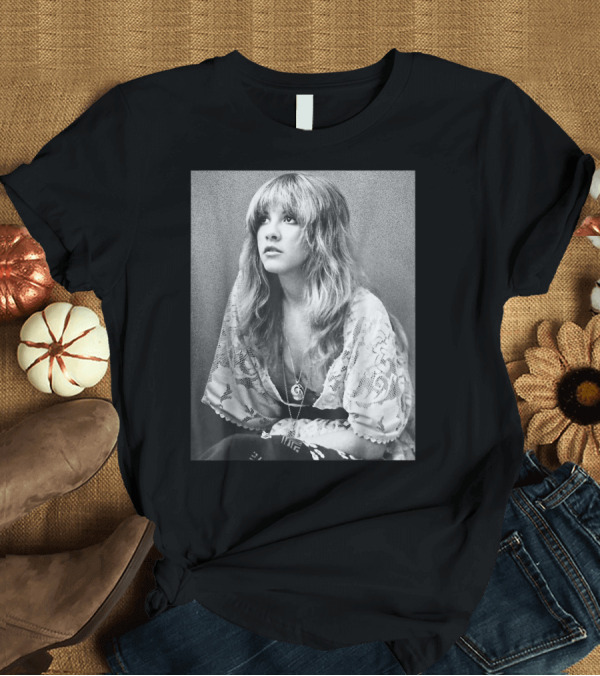 T-Shirt: Stevie Nicks Vintage Love Iconic Photography T-Shirt Stevie Nicks Vintage Love Iconic Photography T-Shirt
