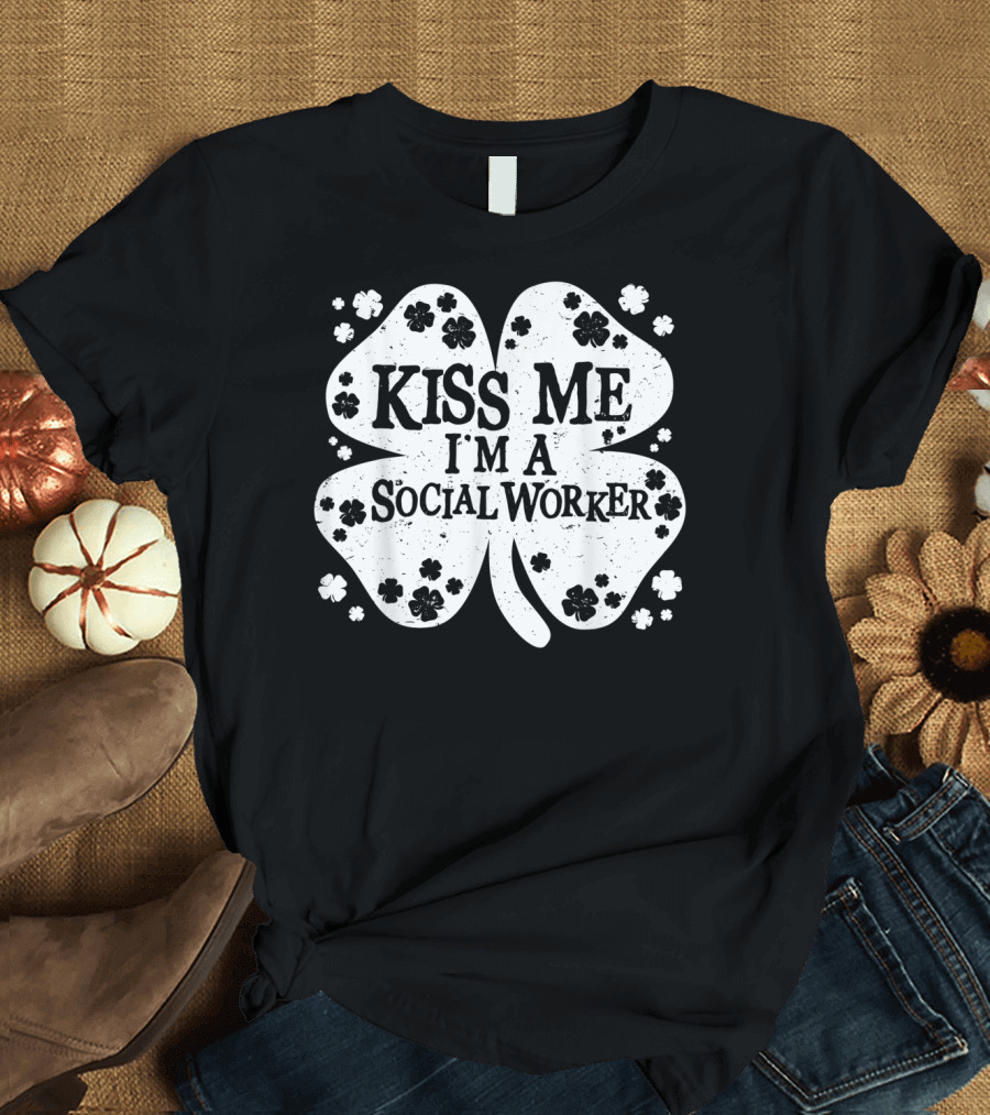Kiss Me I'm A Social Worker Shamrock St Patrick's Day T-Shirt