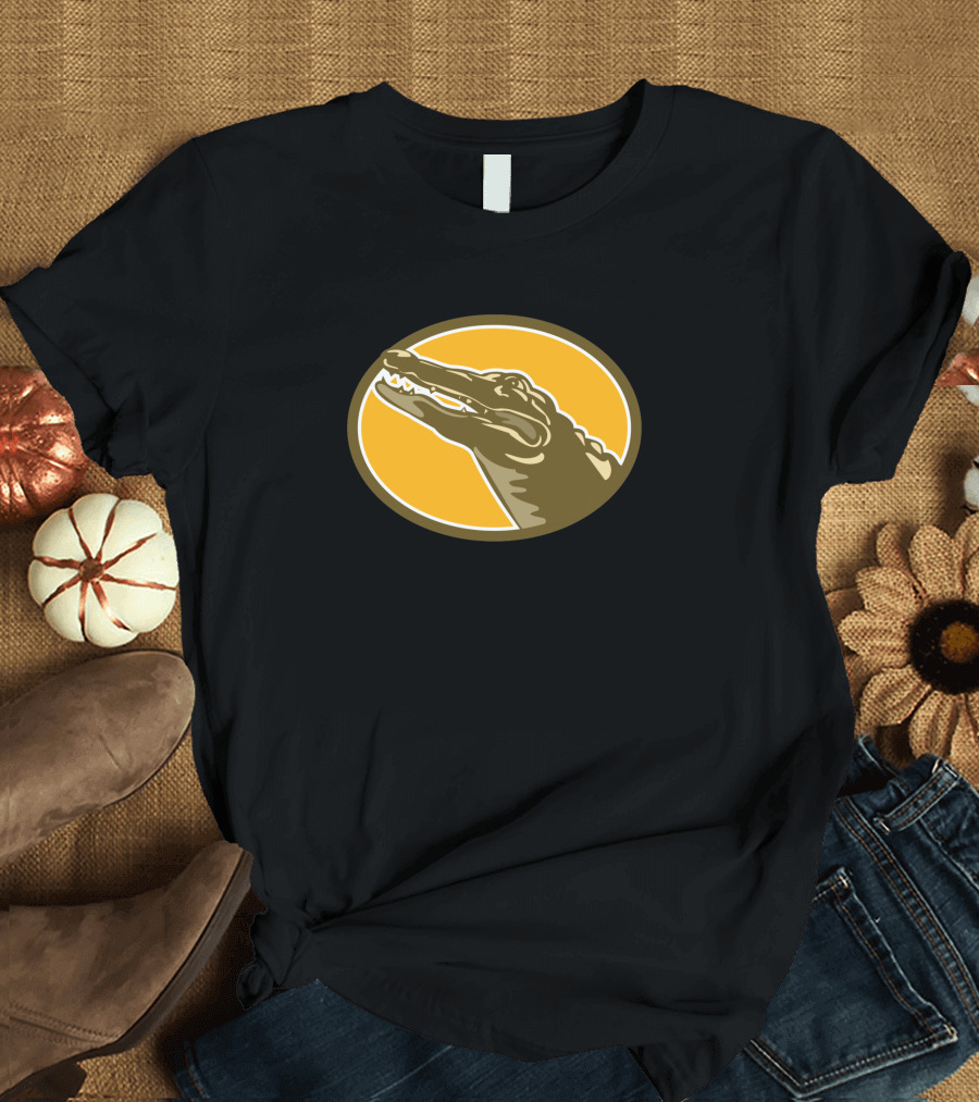 Alligator Head Looking Up Oval Wpa Style Vintage Retro Wildlife T-Shirt