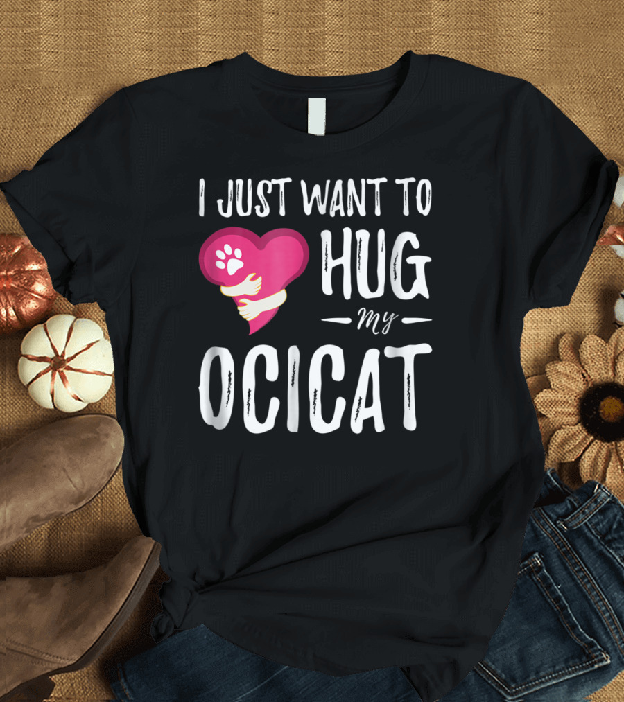 I Just Want to Hug My Ocicat Cat Lover Mom Hugging Idea92 T-Shirt