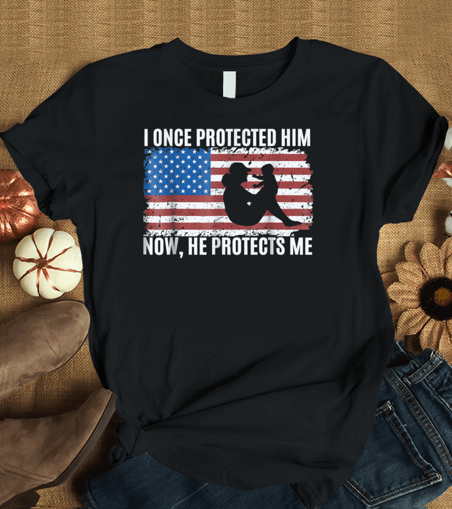 I Once Protected Him Now He Protects Me Proud Military MOM Patriotic American Flag T-Shirt