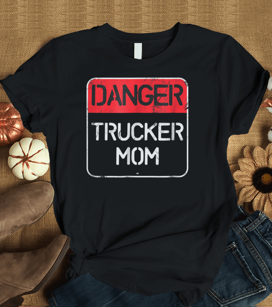 DANGER TRUCKER MOM SIGN WARNING T-Shirt