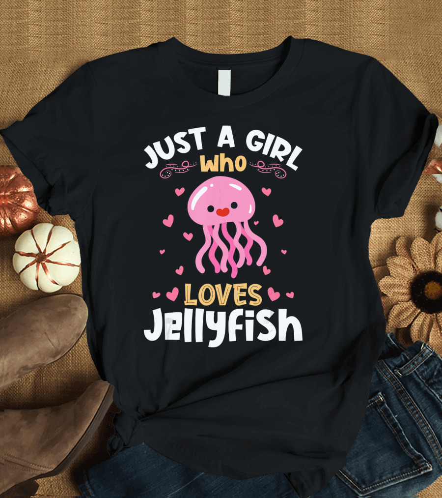 JUST A GIRL WHO LOVES JELLYFISH PINK HEARTS AND CUTE CHARACTER T-Shirt