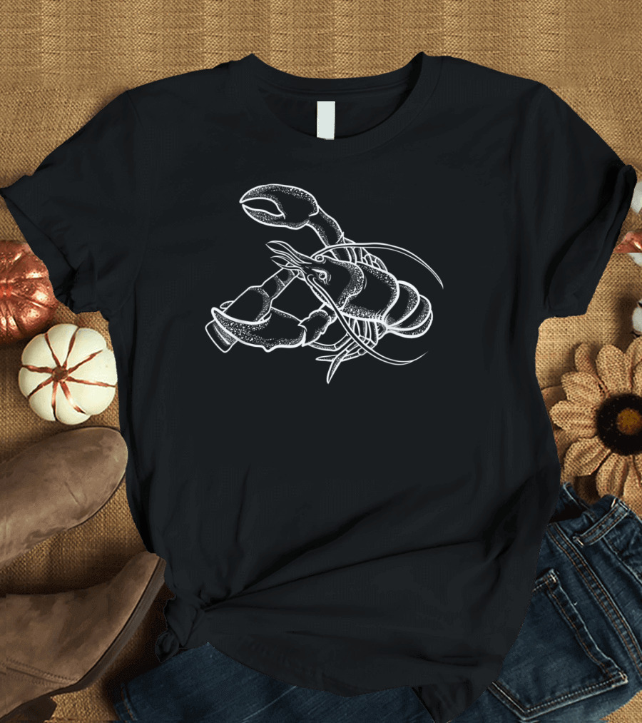 Craft Beer Drinking Lobster Funny Day Drinking Claw Holding Bottle T-Shirt