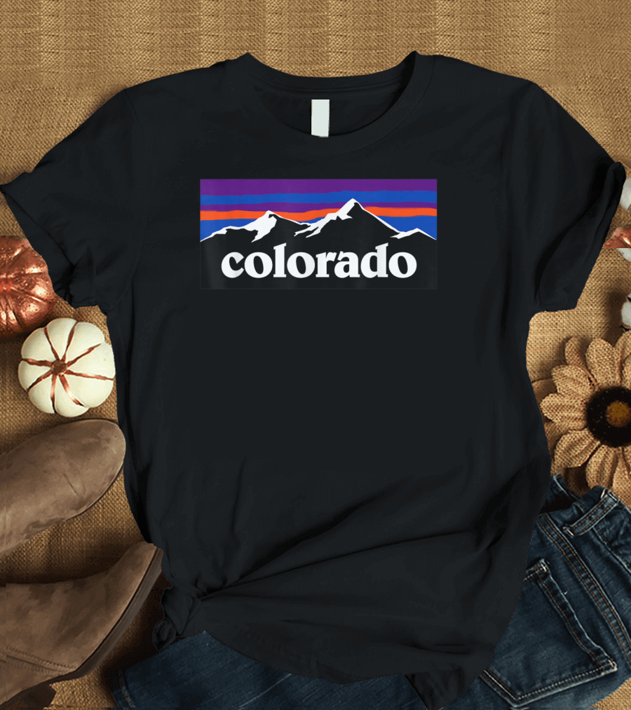 Colorado Mountains Outdoor Flag Mcma Retro T-Shirt