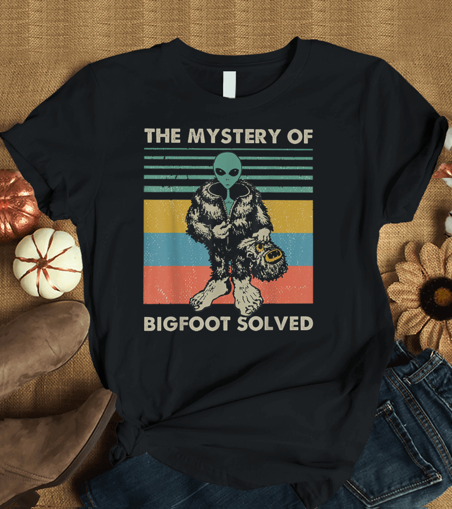 The Mystery Of Bigfoot Solved Alien Holding Sasquatch Head Retro Stripes T-Shirt
