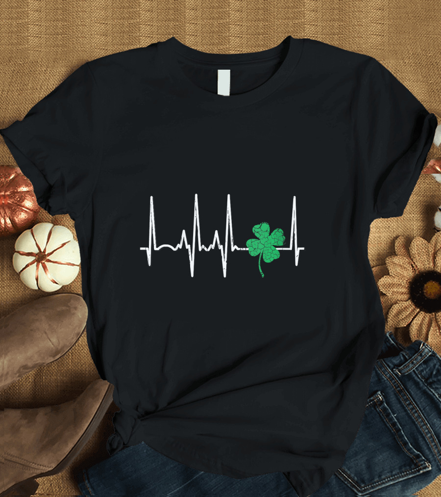 St Patricks Day Women Green Lucky Clover Heartbeat T-Shirt