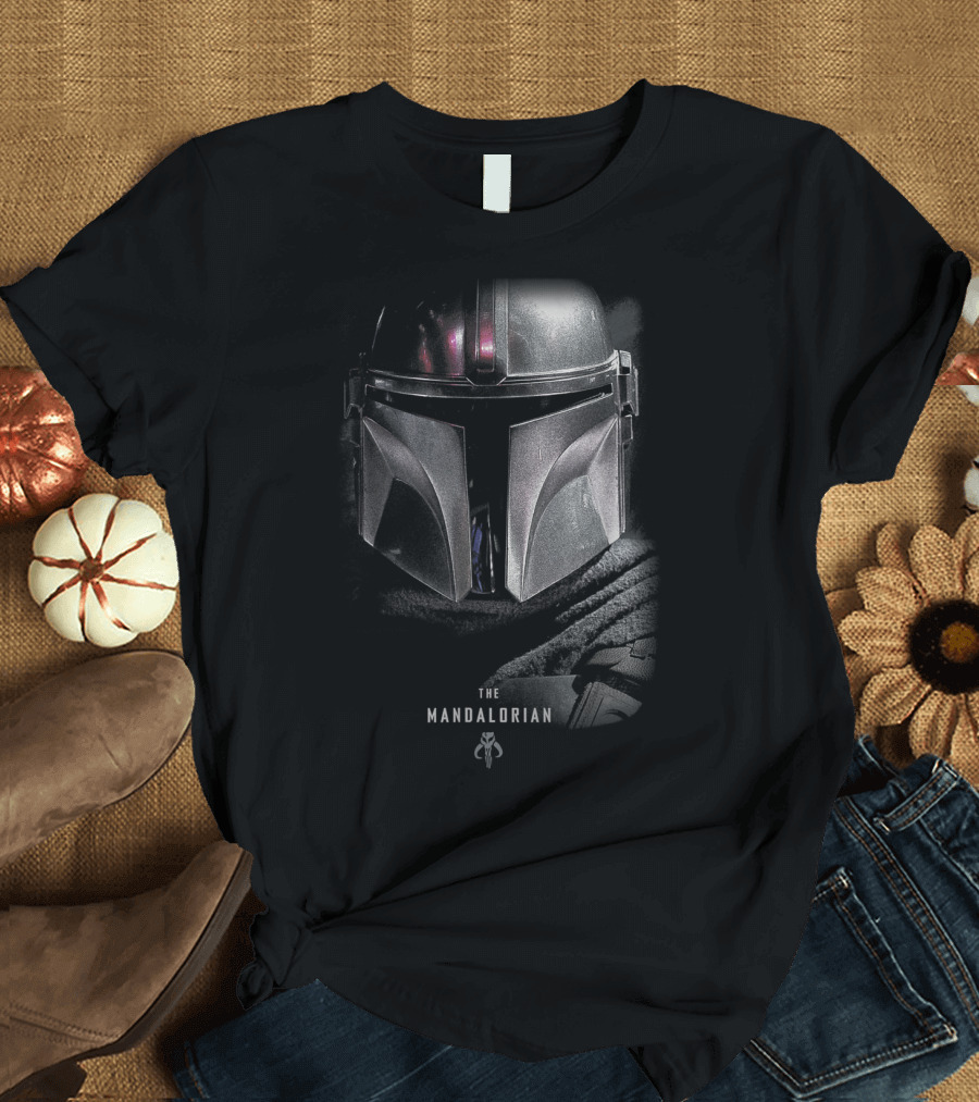 Star Wars The Mandalorian Dark Helmet Close-Up T-Shirt
