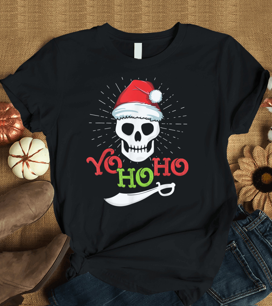 Yo Ho Ho Pirate Christmas Skull Santa Hat Holiday Fun T-Shirt