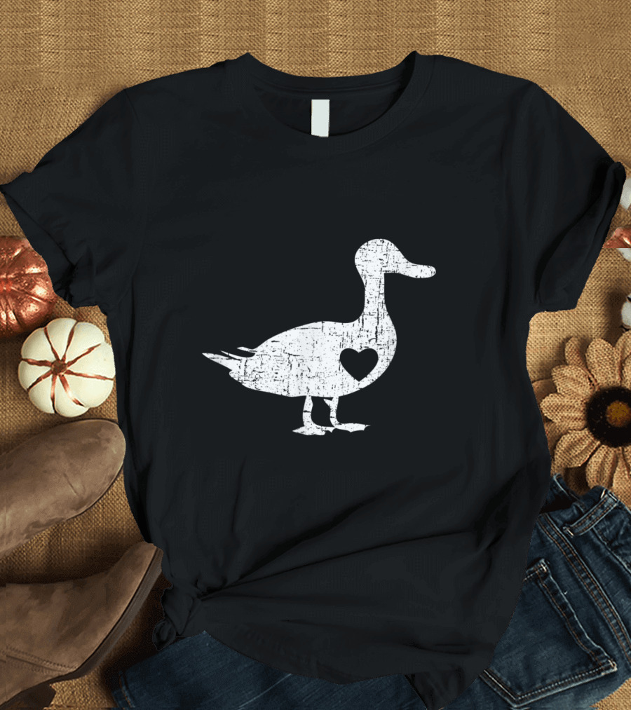 Love Ducks Farmer Vintage Crazy White Fowl Iconic Heart Duck T-Shirt